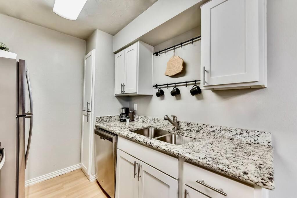 Dallas Boutique Flat + Arboretum Tickets Included 외부 사진