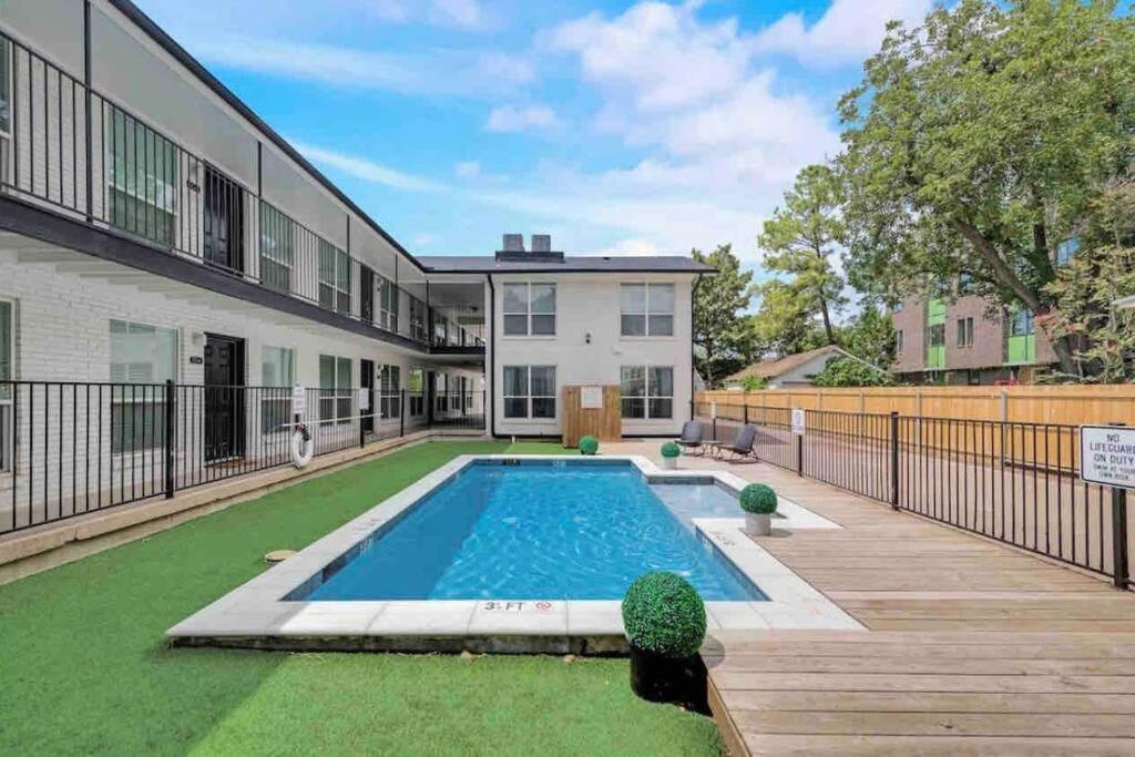 Dallas Boutique Flat + Arboretum Tickets Included 외부 사진